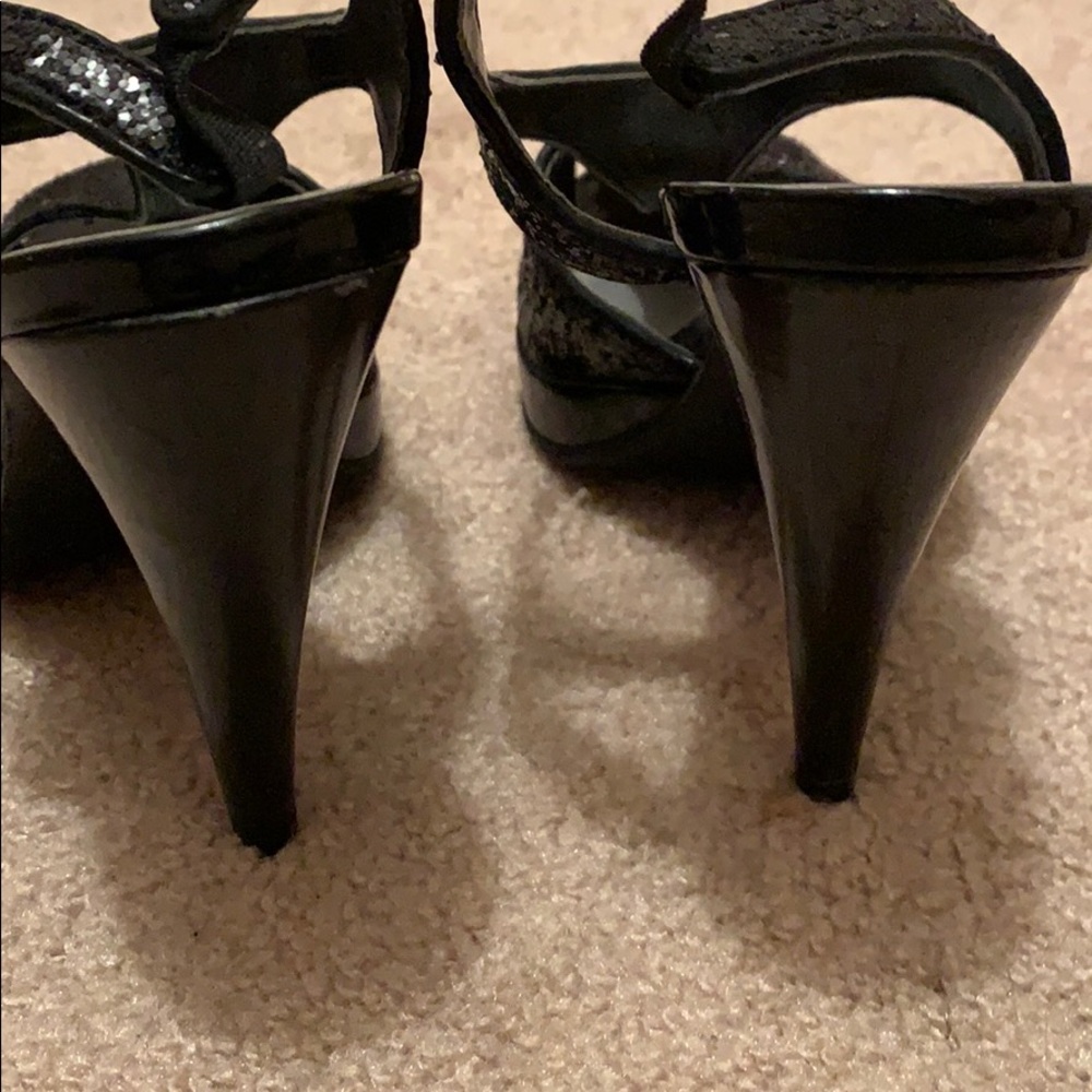 High heels - Picture 2 of 2